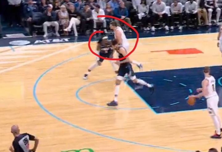 AIYOUXI-多特谈恶犯约基奇:我不该那么做 那个动作是没有必要的